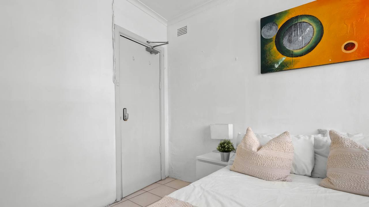 Furnished room in a share house