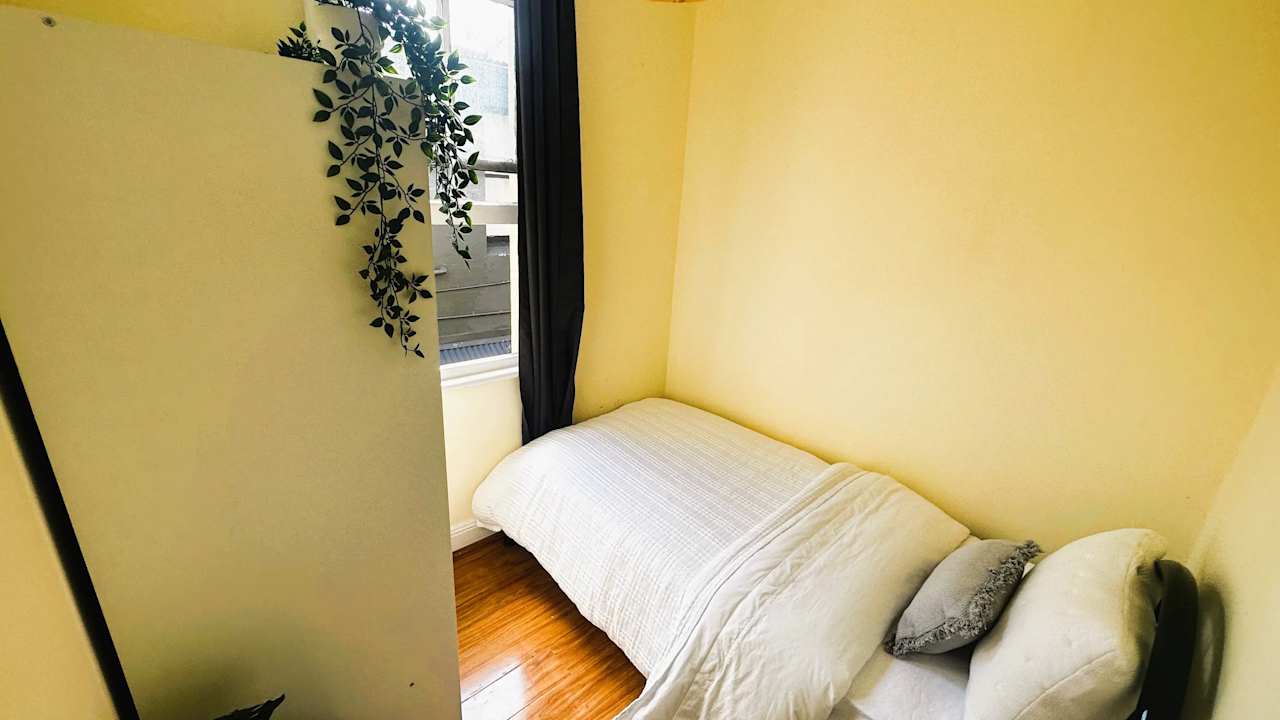 Furnished room in a flatshare