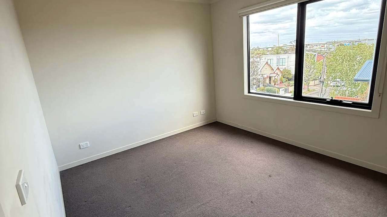 Unfurnished room with own bathroom