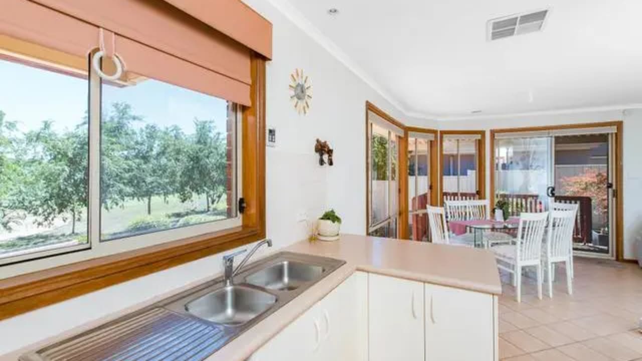 Room in a share house