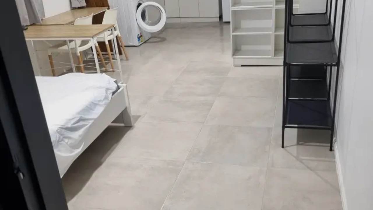 Furnished room with own bathroom