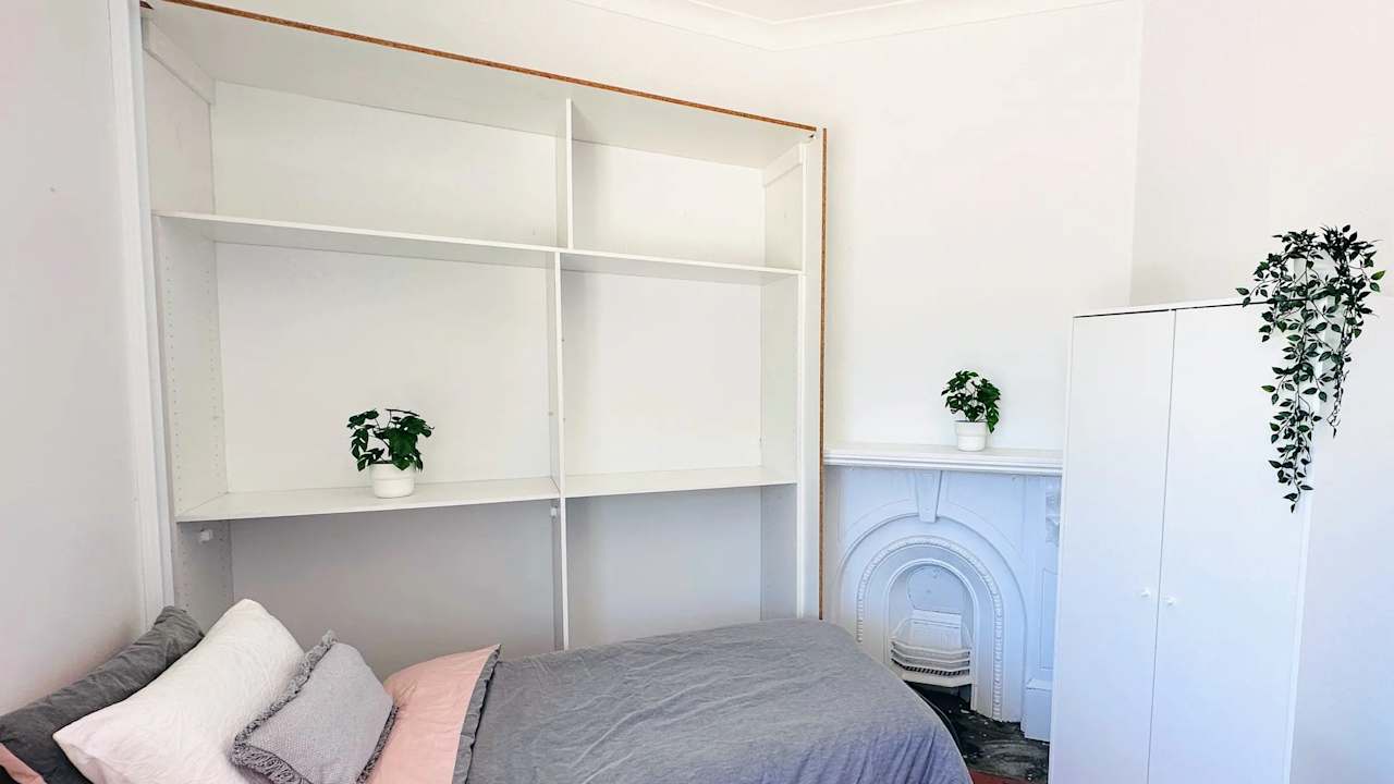 Furnished room in a share house