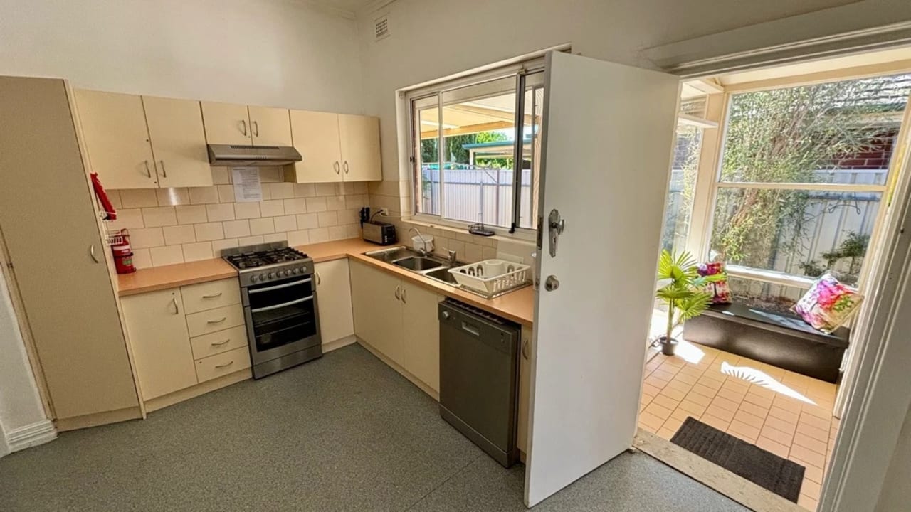 Room in a share house