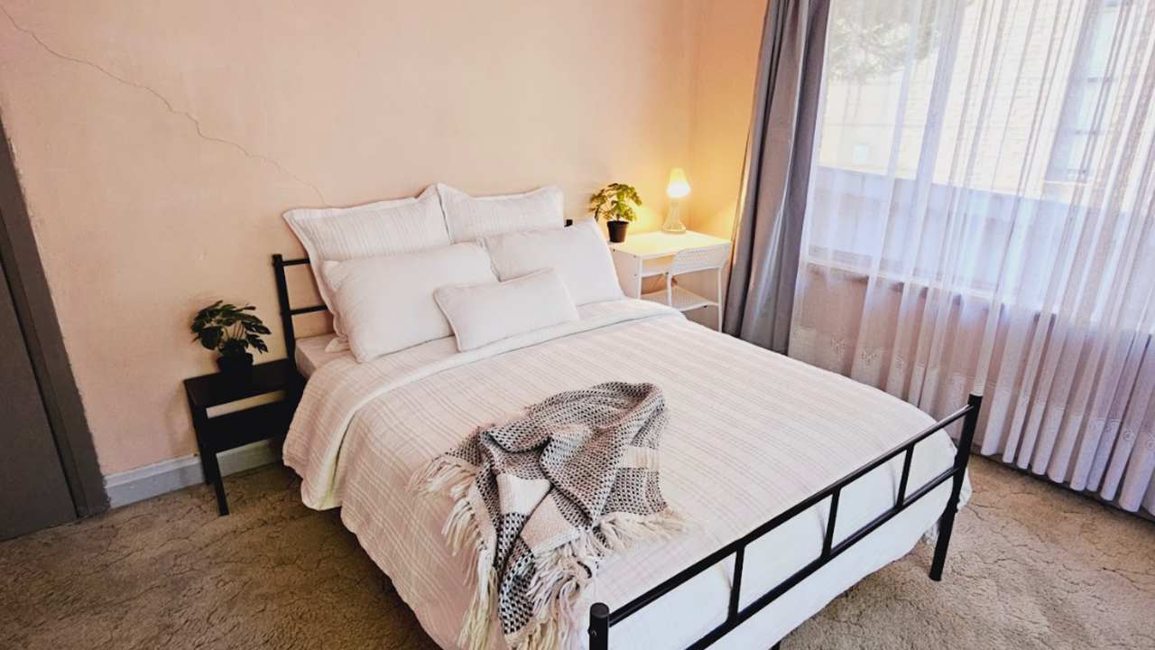 Furnished room in a flatshare