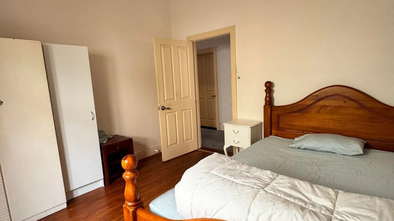 Room in a share house