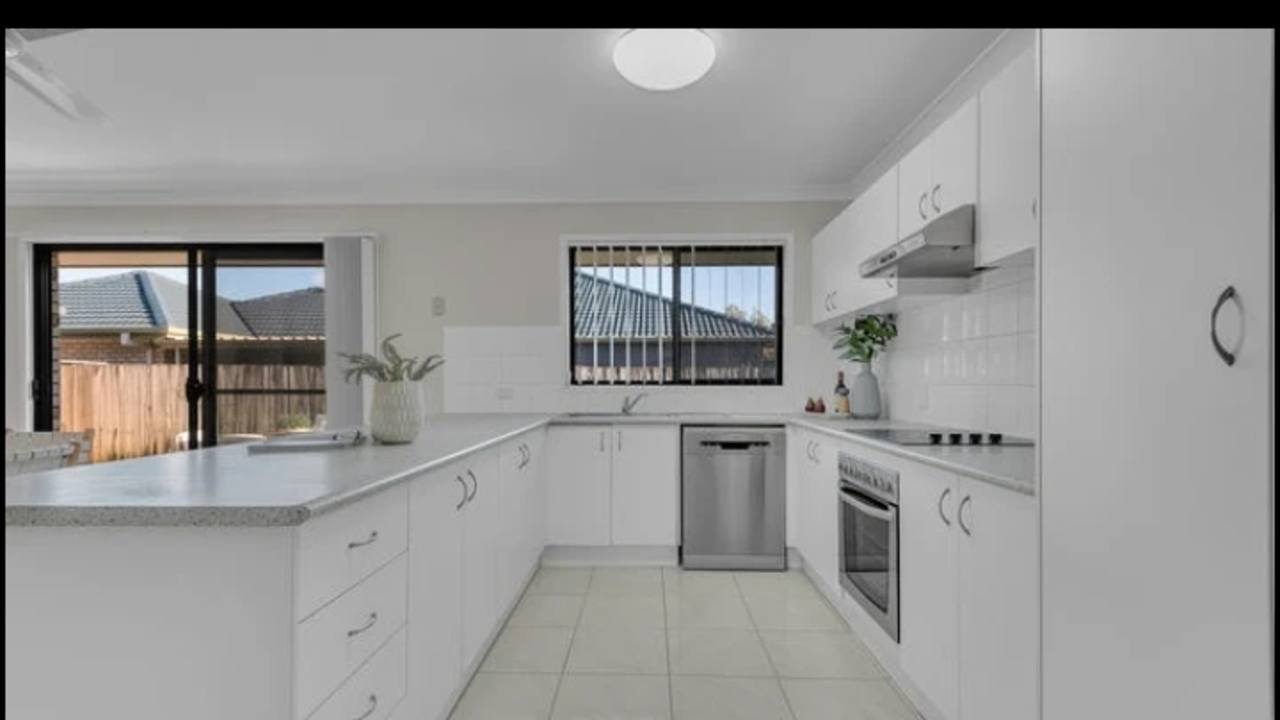 Room in a share house