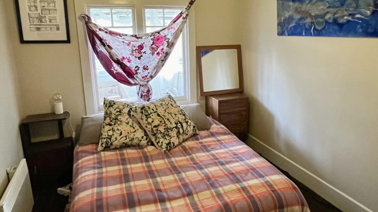 Room in a share house