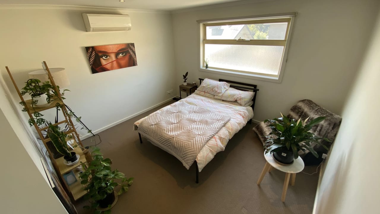 Room in a share house