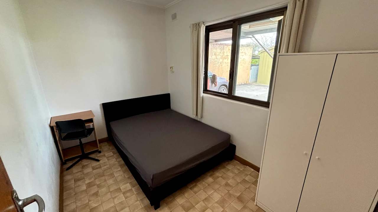 Room in a share house