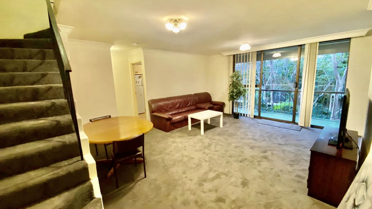 Furnished room in a flatshare