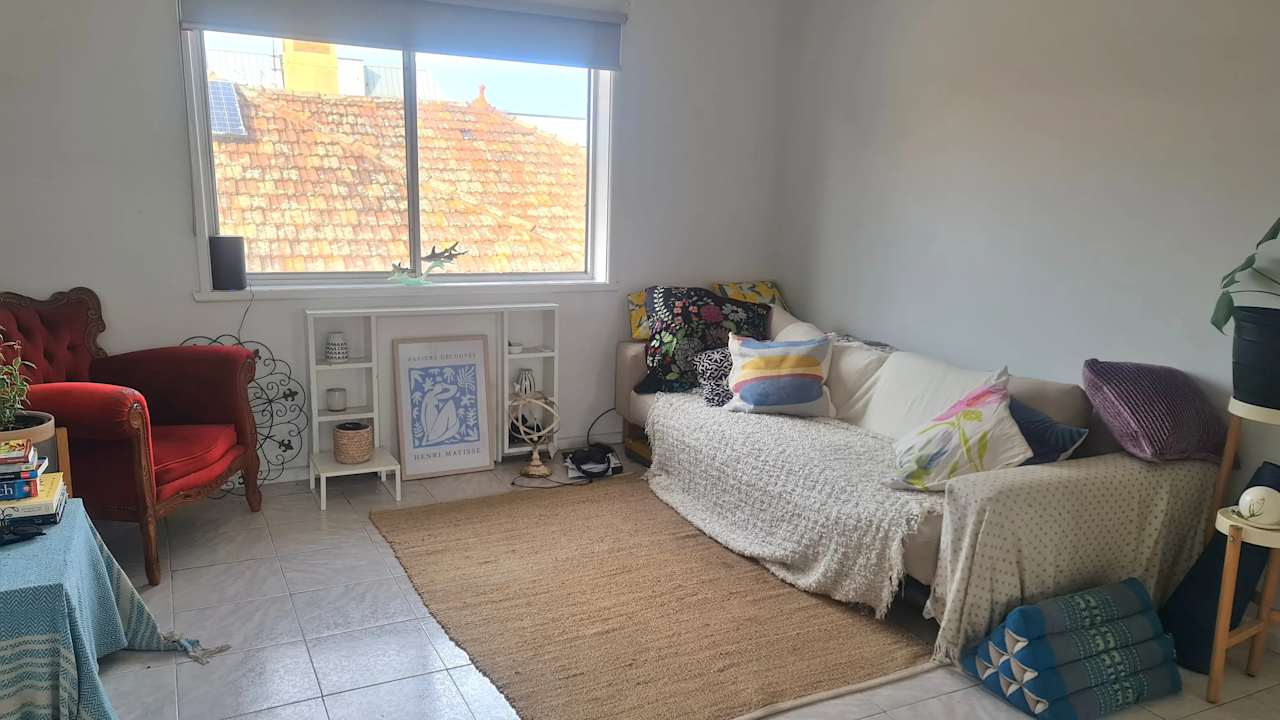 Unfurnished room in a flatshare