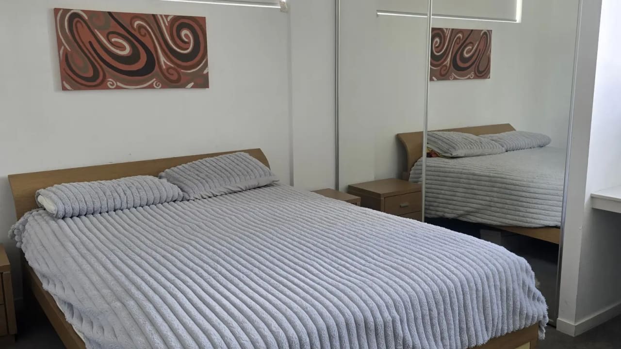 Furnished room with ensuite in a flatshare
