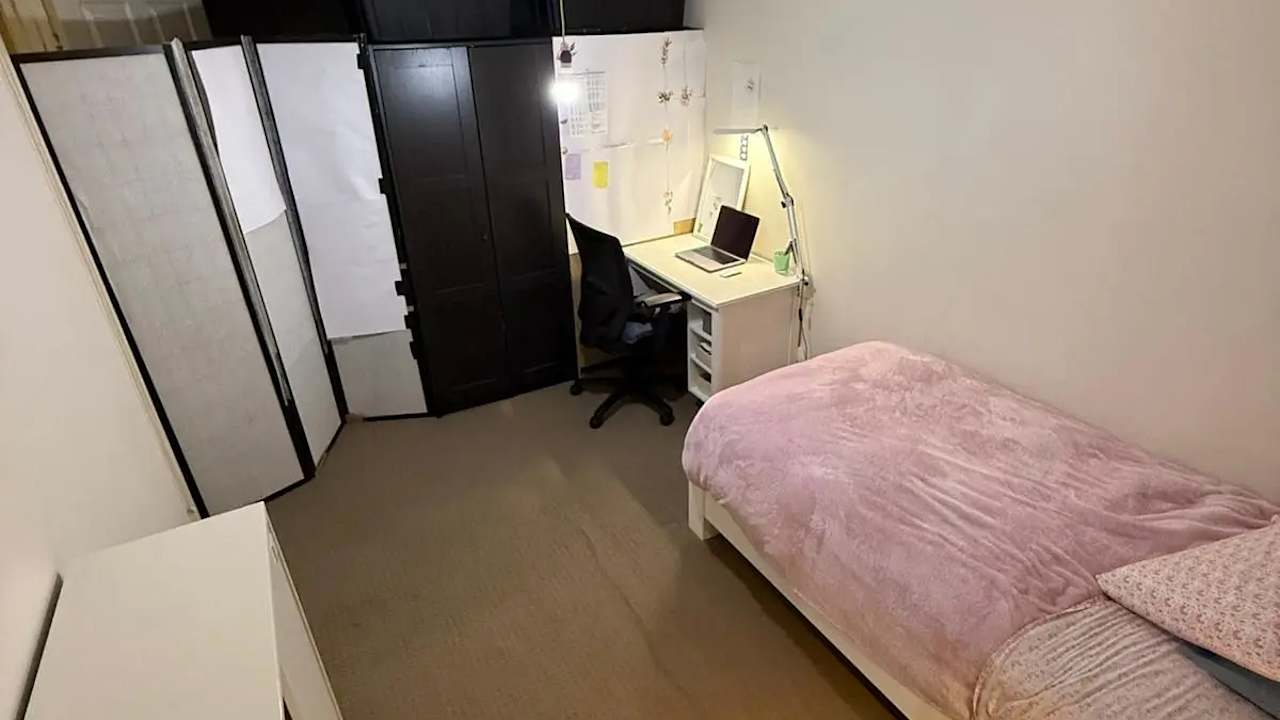Furnished room in a share house