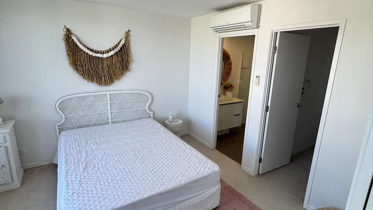 Furnished room with ensuite in a flatshare