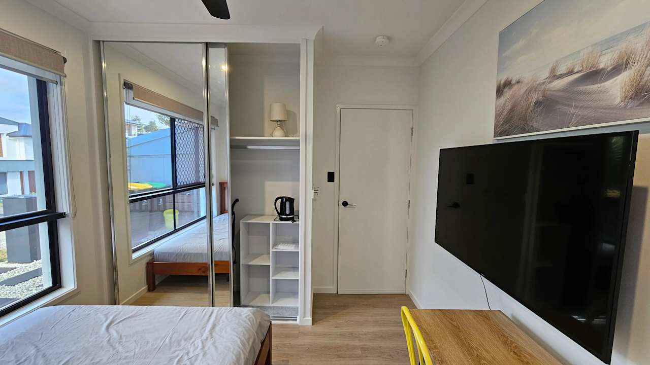 Furnished room in a share house