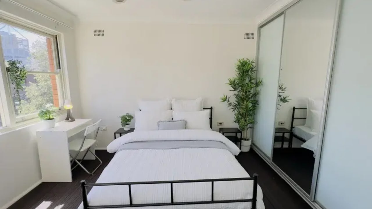 Furnished room in a flatshare