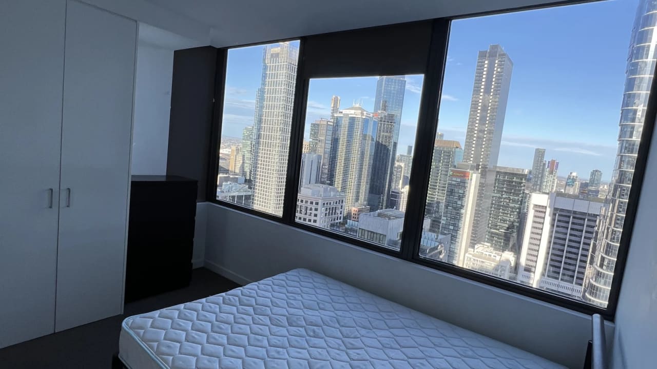 Furnished room with ensuite in a flatshare