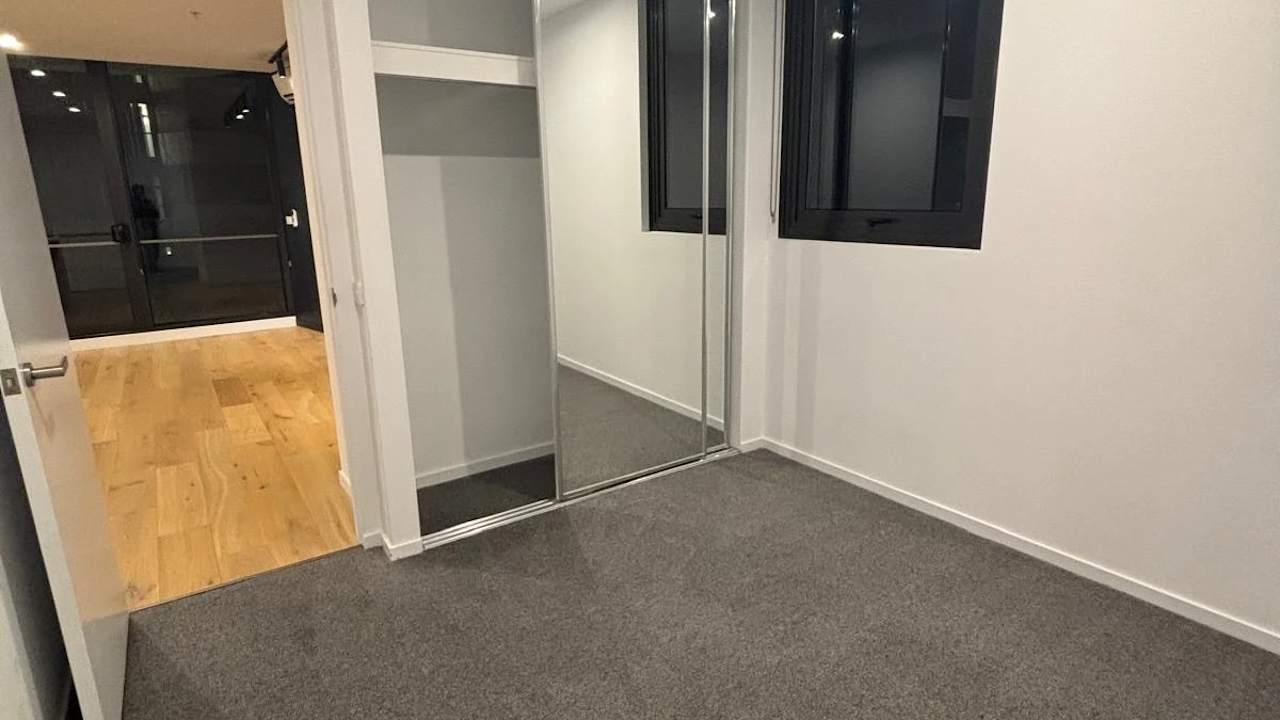 Unfurnished room with own bathroom