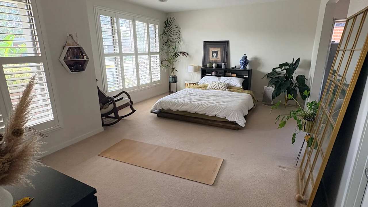 Furnished room in a share house