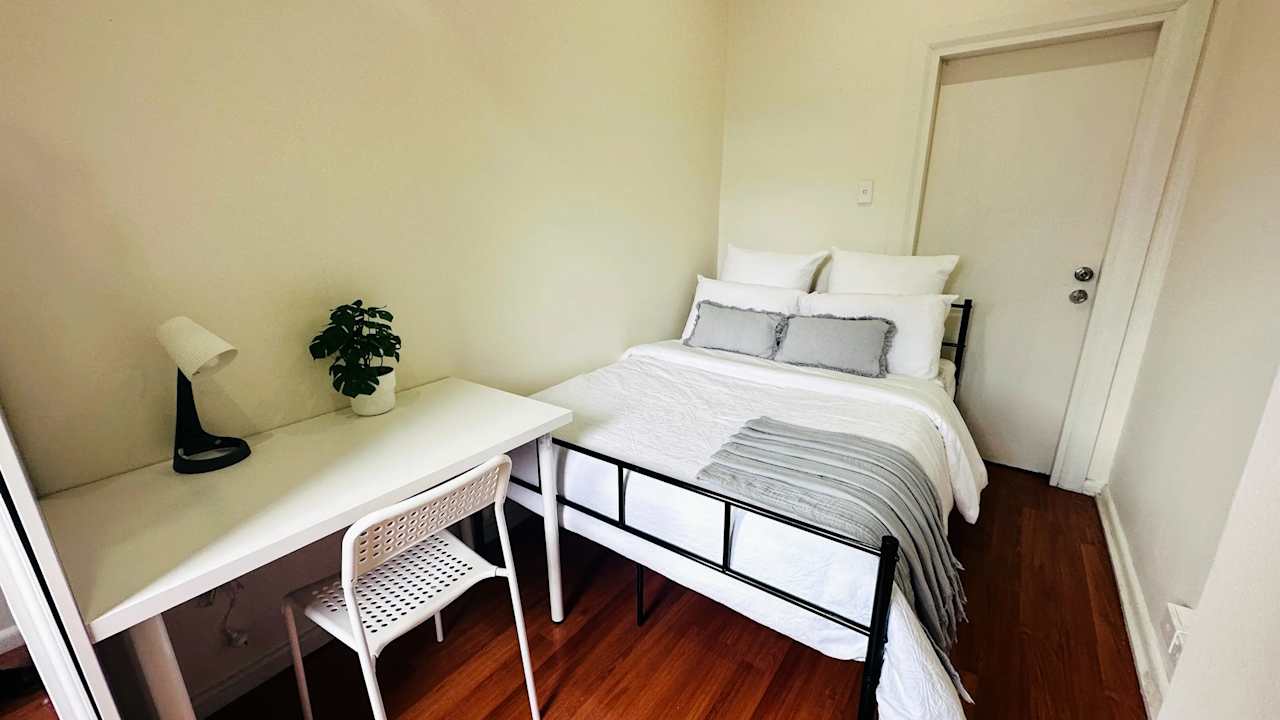 Furnished room in a flatshare
