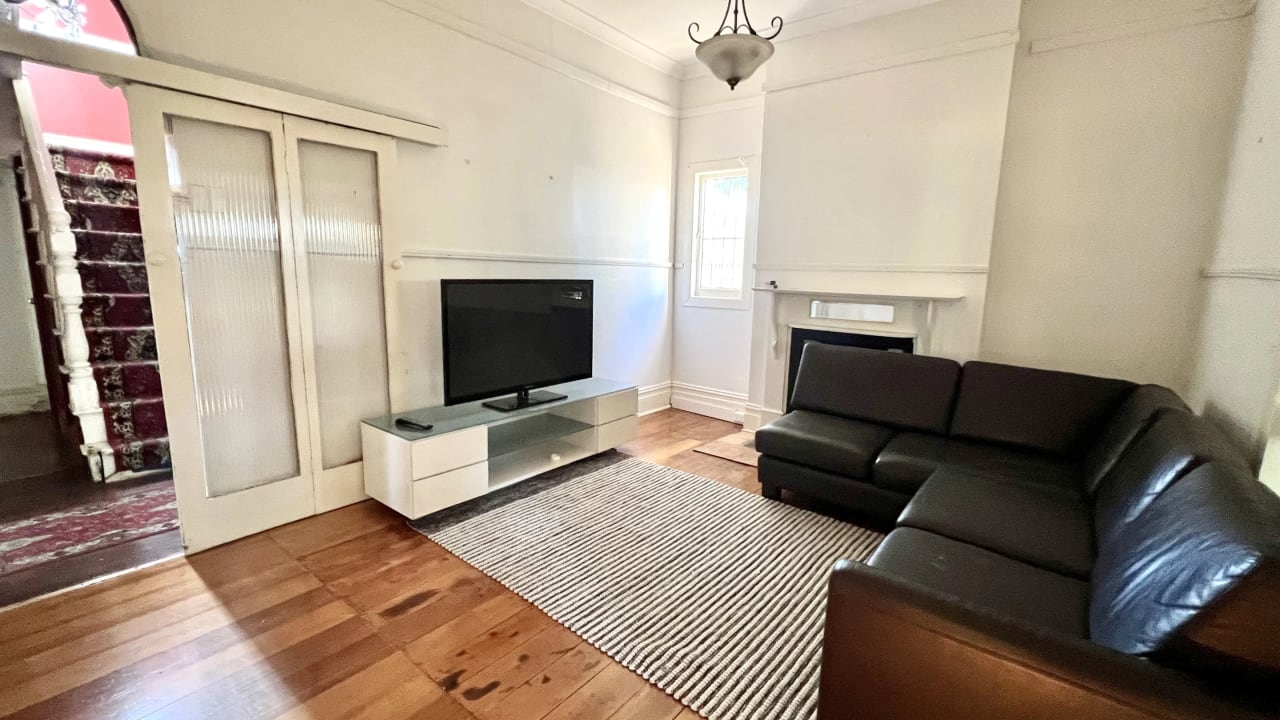 Furnished room in a share house