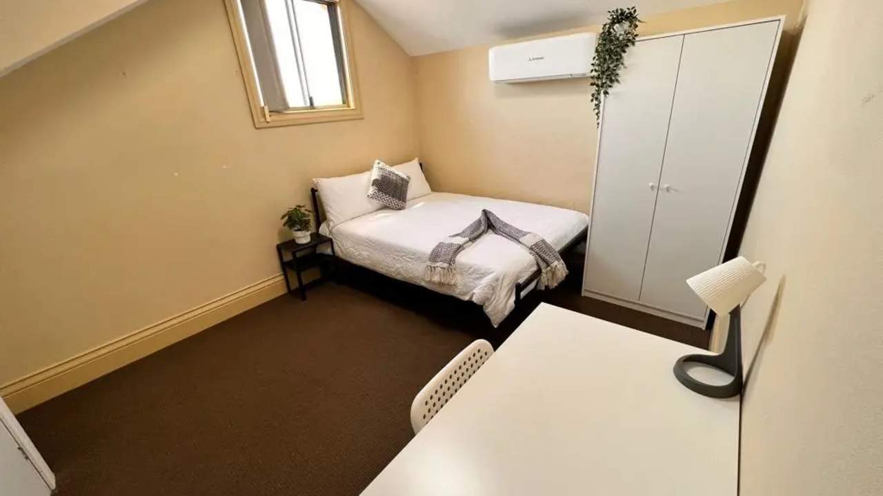 Furnished room in a share house