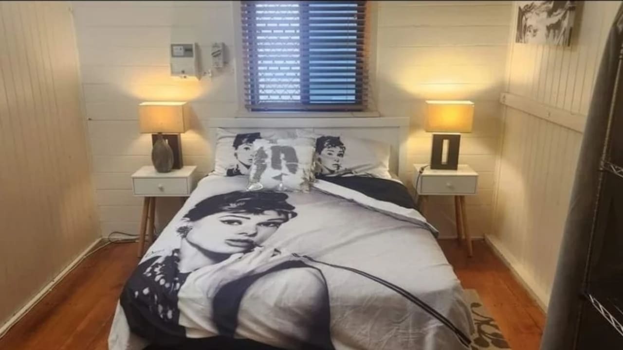 Furnished room in a share house