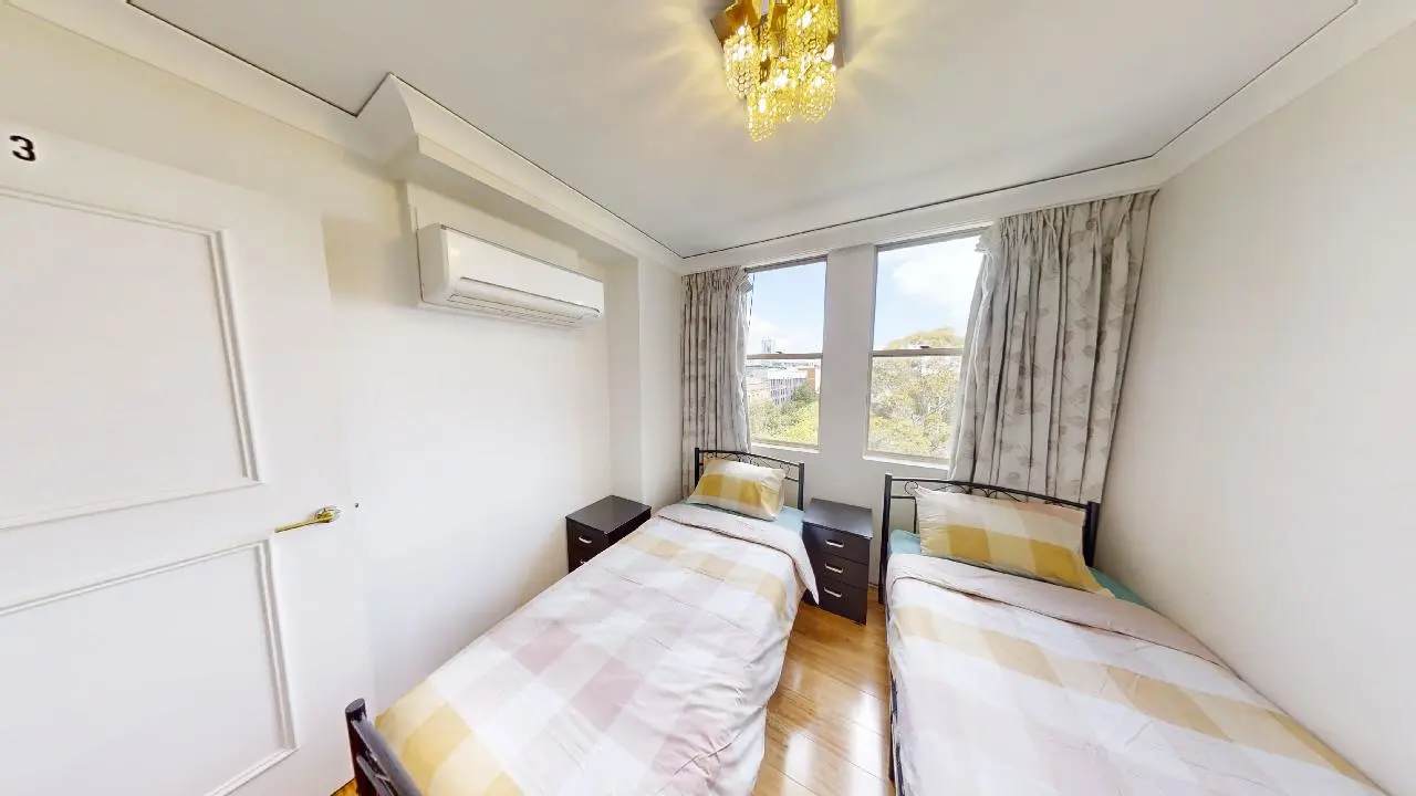 Furnished room with ensuite in a flatshare