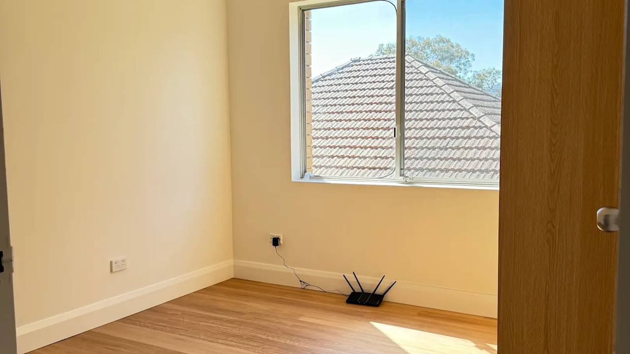 Unfurnished room in a flatshare