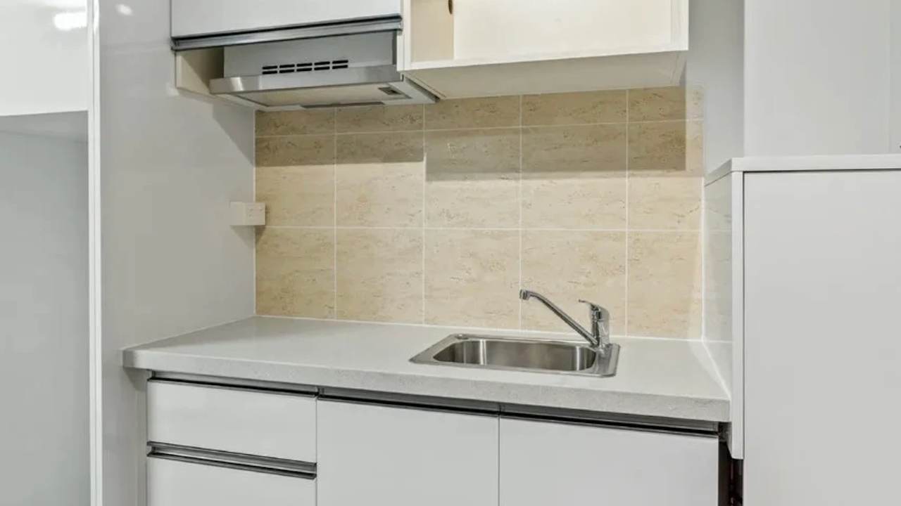 Unfurnished room studio flat for rent