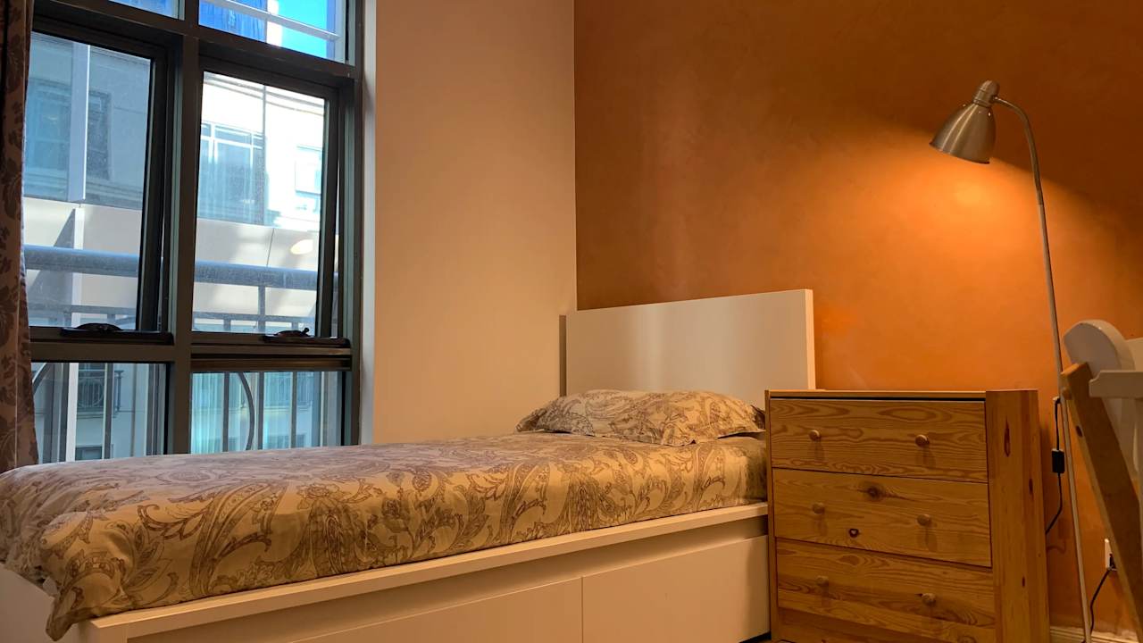 Furnished room in a flatshare