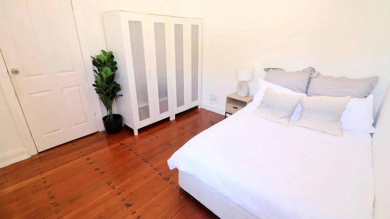 Room in a share house