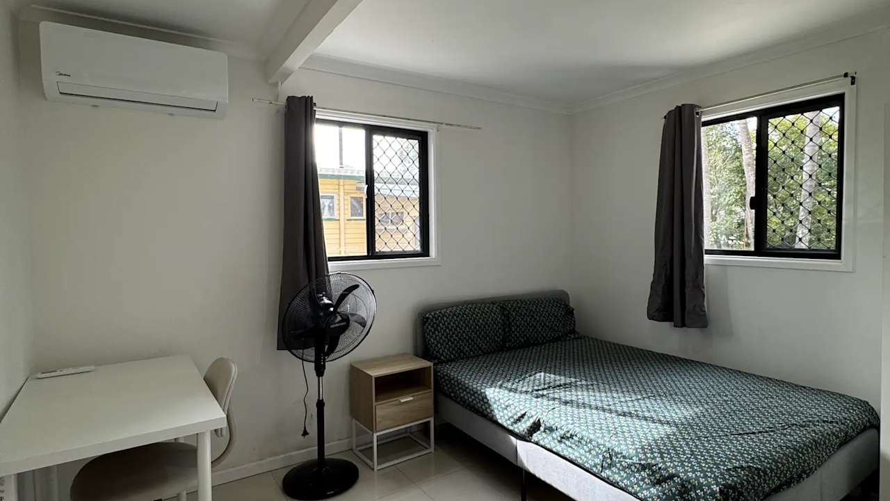 Furnished room in a share house