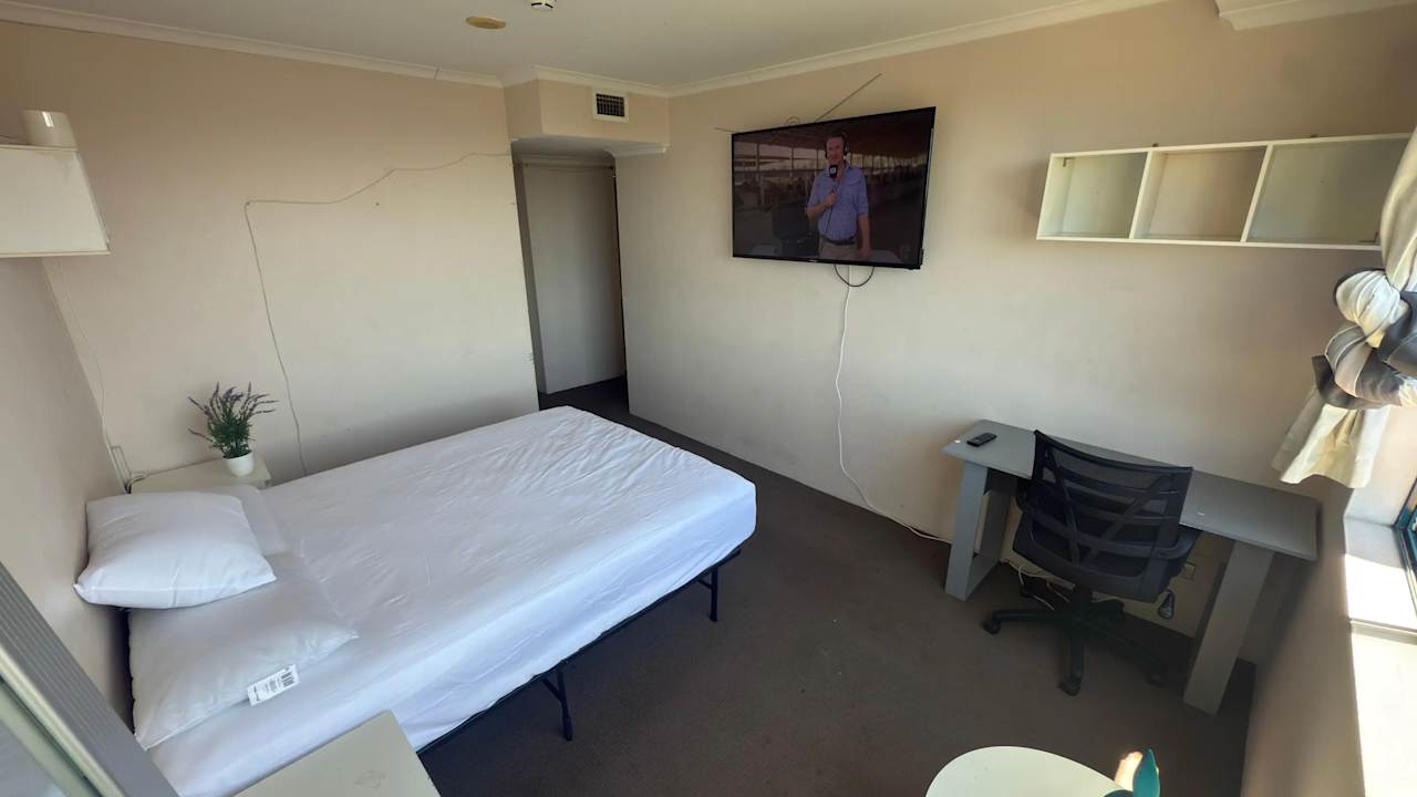 Furnished room with ensuite in a flatshare