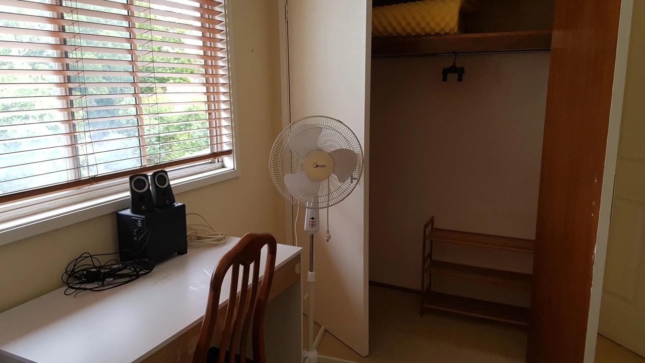 Room in a share house