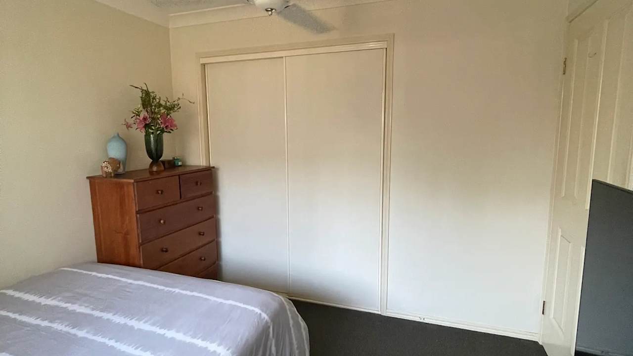 Furnished room in a share house
