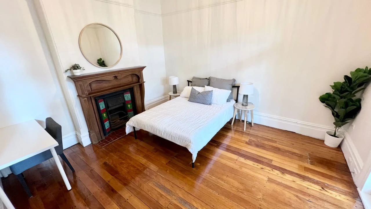 Room in a share house