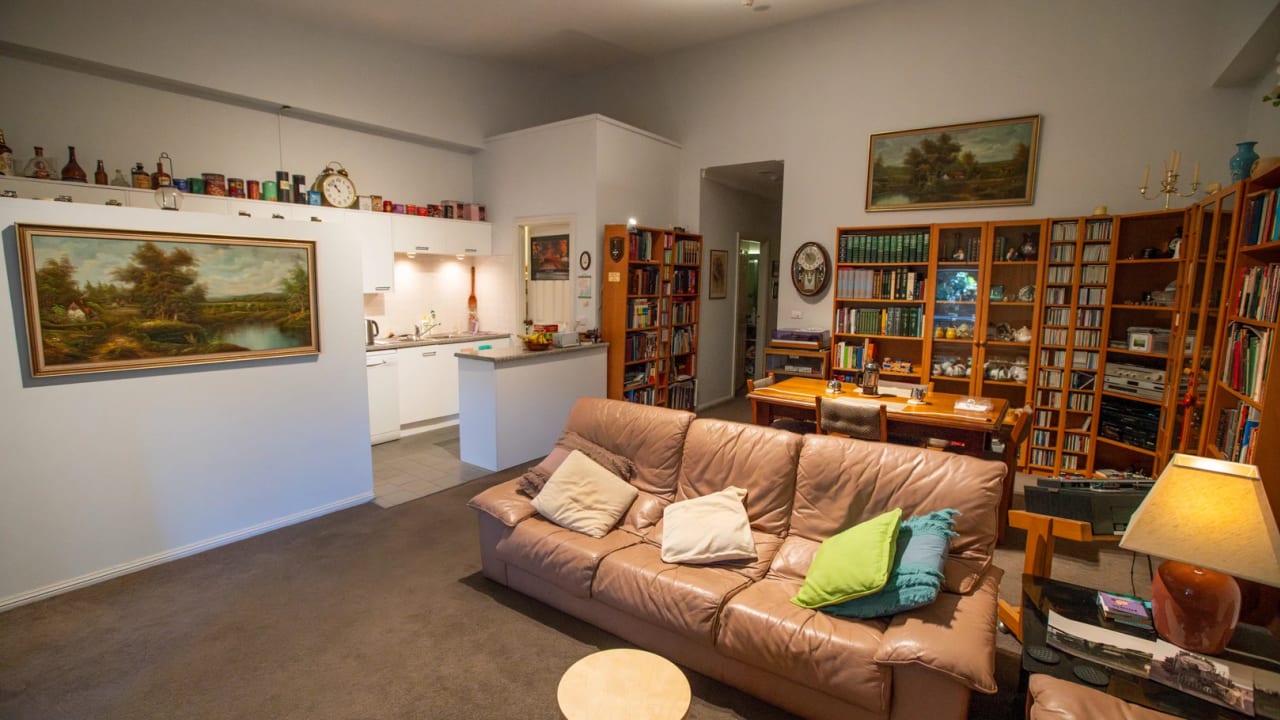 Furnished room in a flatshare