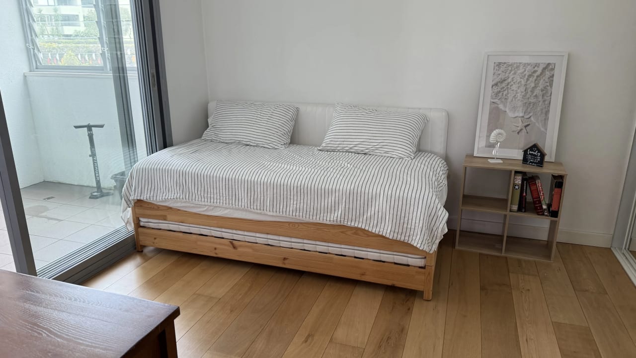 Furnished room in a flatshare