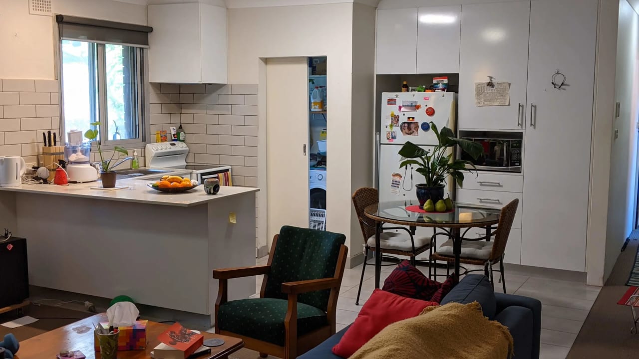 Furnished room in a flatshare