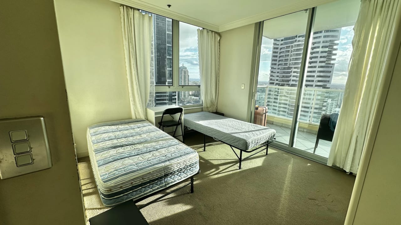 Furnished room with ensuite in a flatshare