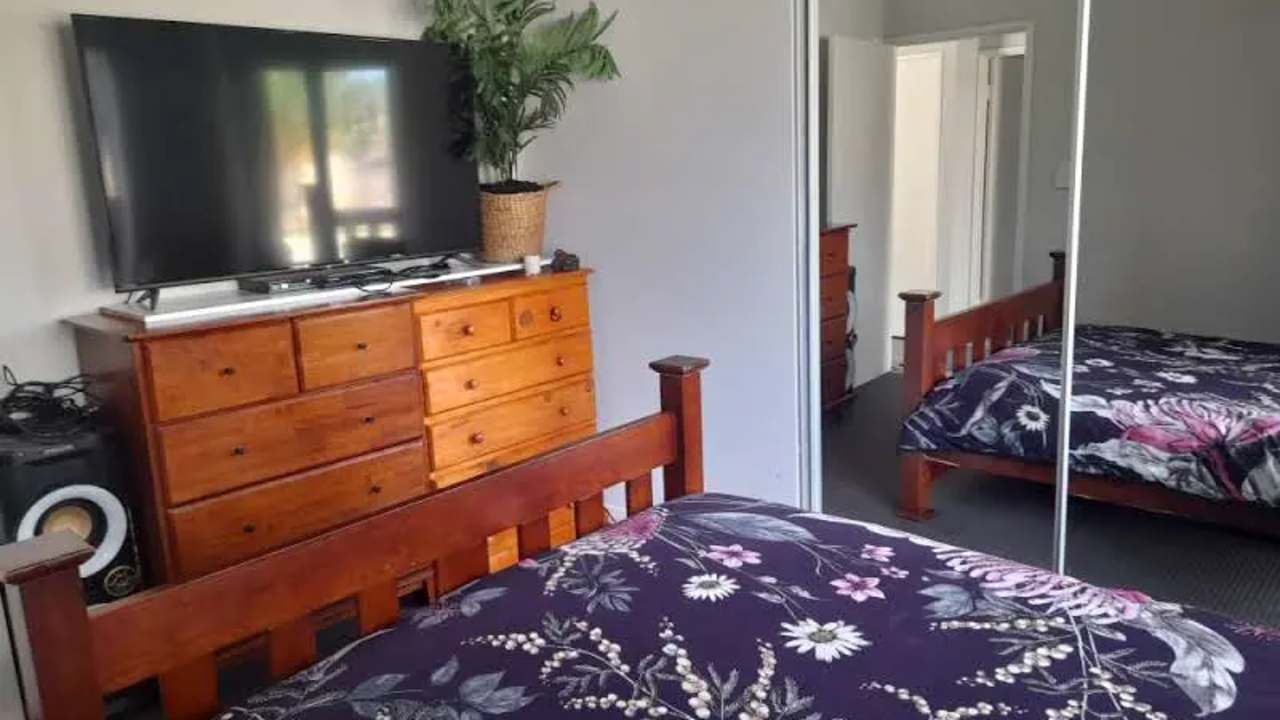 Room in a share house