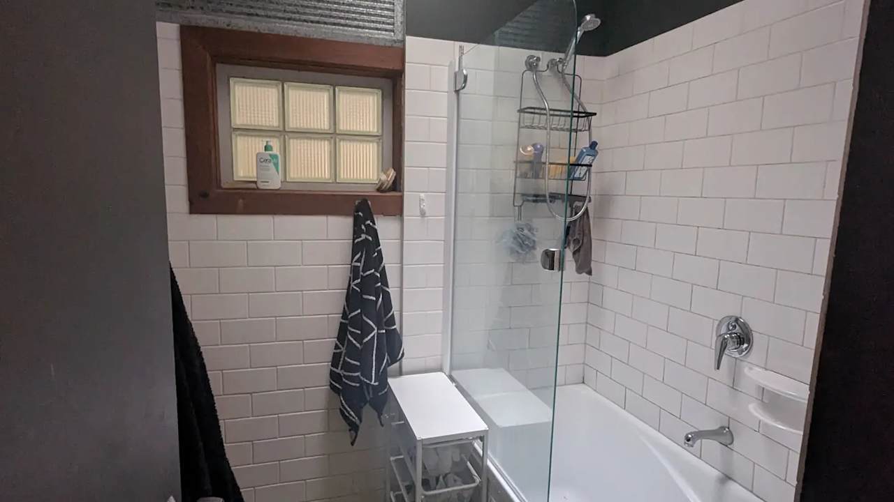 Furnished room in a share house