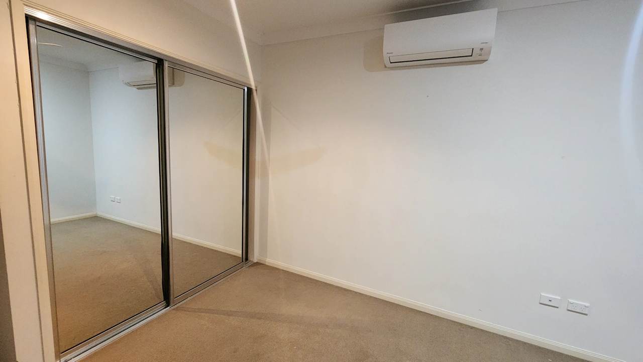 Room in a share house