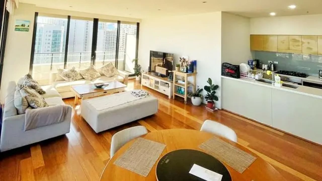 Furnished room with ensuite in a flatshare