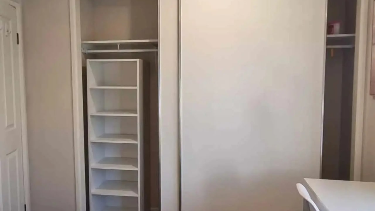 Furnished room in a share house