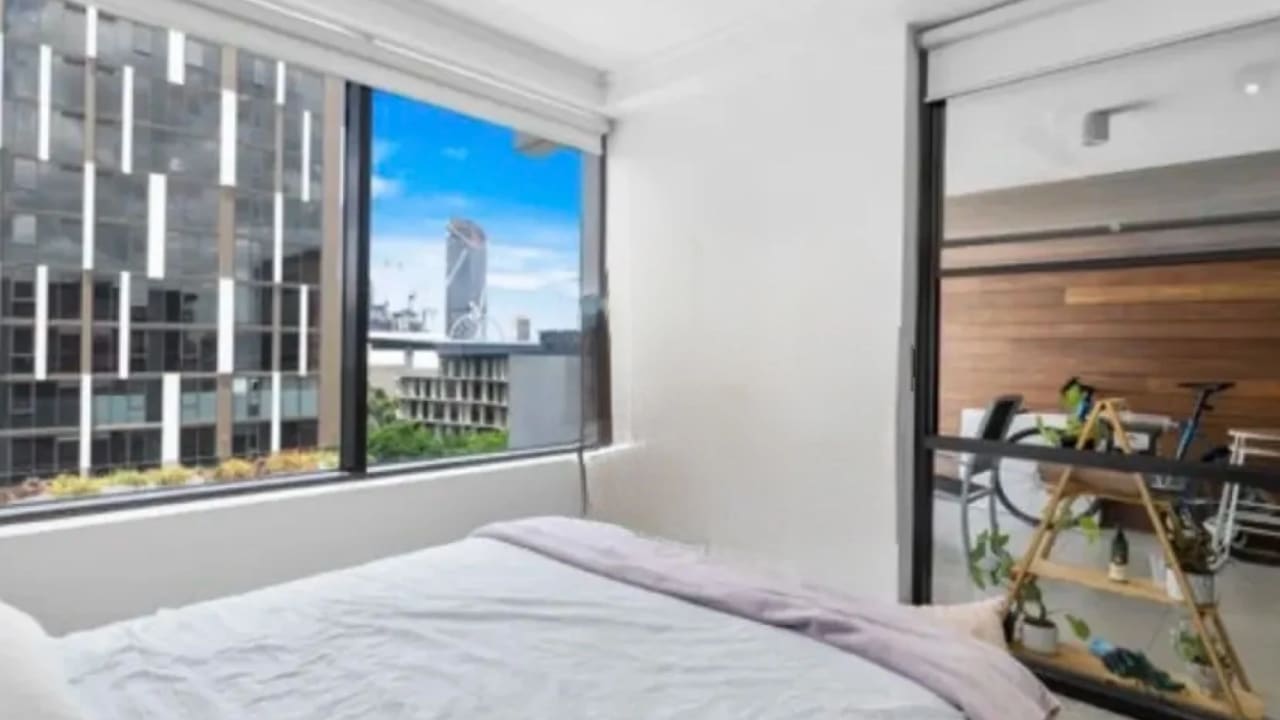 Whole property with 1 room for rent