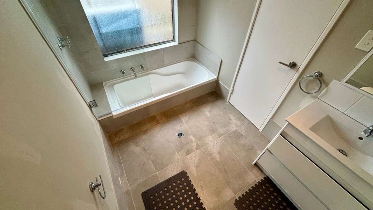 Room with ensuite in a share house