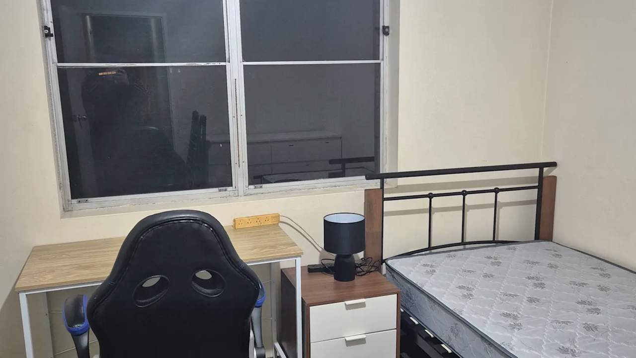 Furnished room in a flatshare