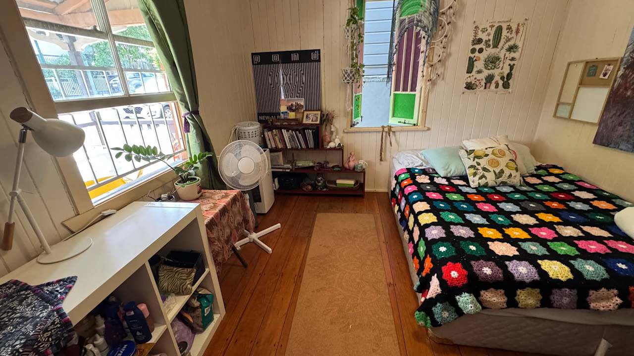 Room in a share house